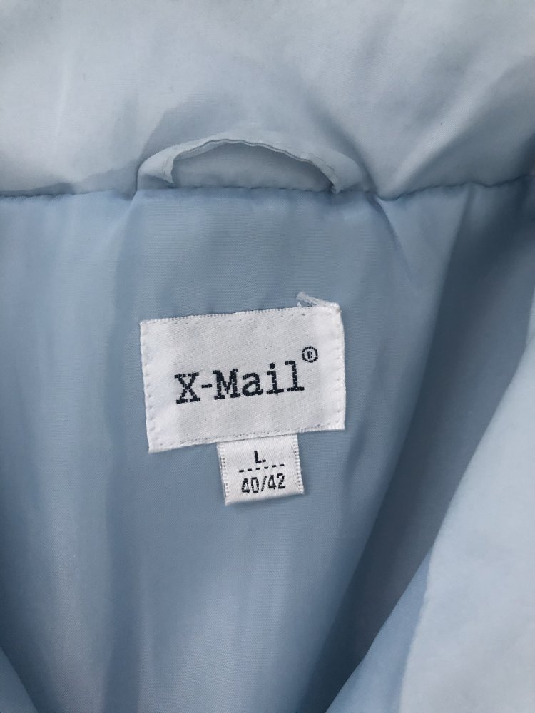 Hellblaue Jacke