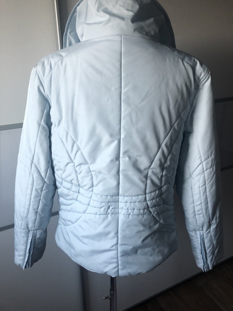 Hellblaue Jacke