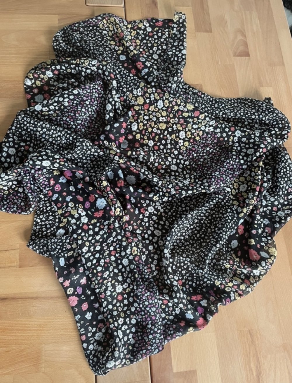 Tuch mit Blumenmuster