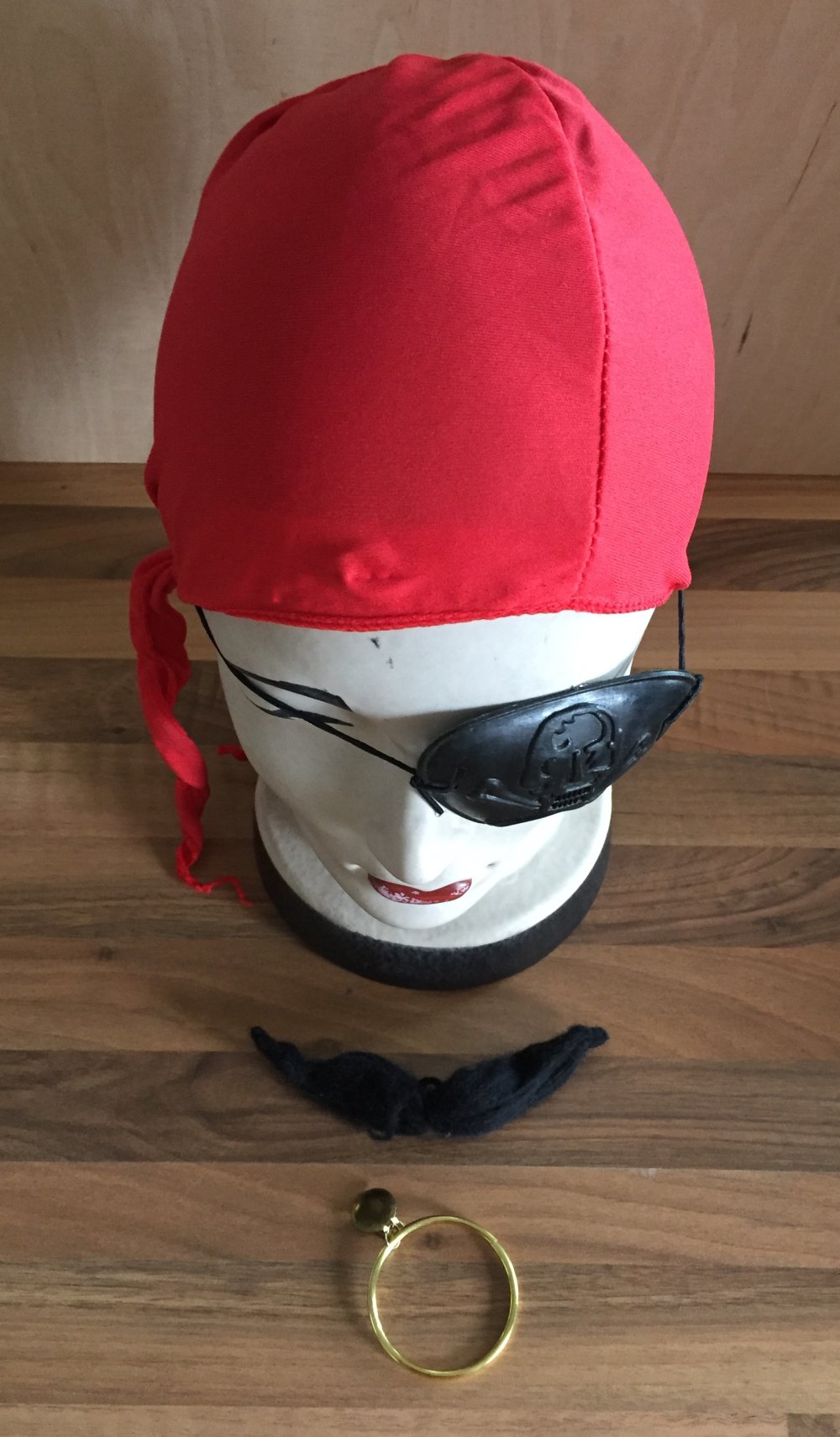 Piraten Set für Karneval: Tuch Augenklappe Ohrring und Schnäuzer