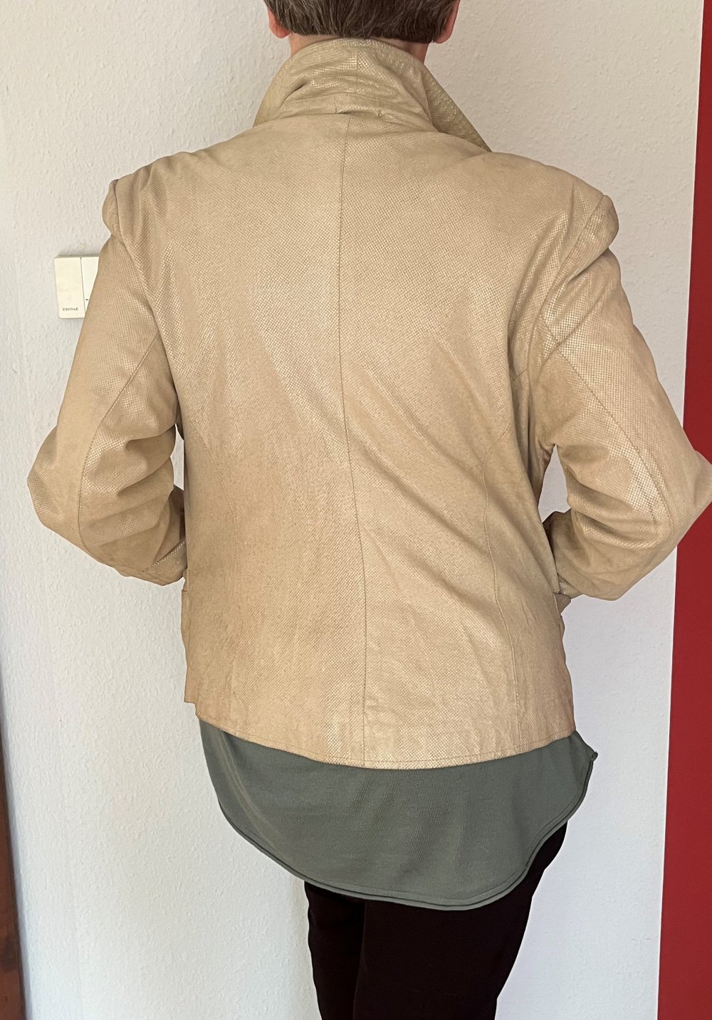 Miss Joy Paperback Lederjacke Gr.L Creme mit Gürtel Echsen Optik