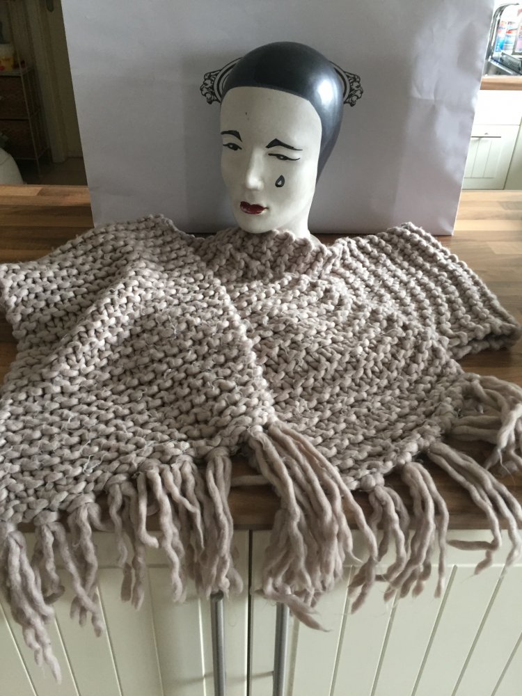 Pieces XXL Grobstirck Strickschal mit Fransen Greige / Rose