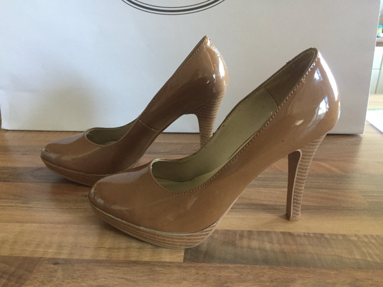 Splash Plateau Lack High Heels Gr.38 mit Holz Optik Absätzen, Farbe Toffee Caramel