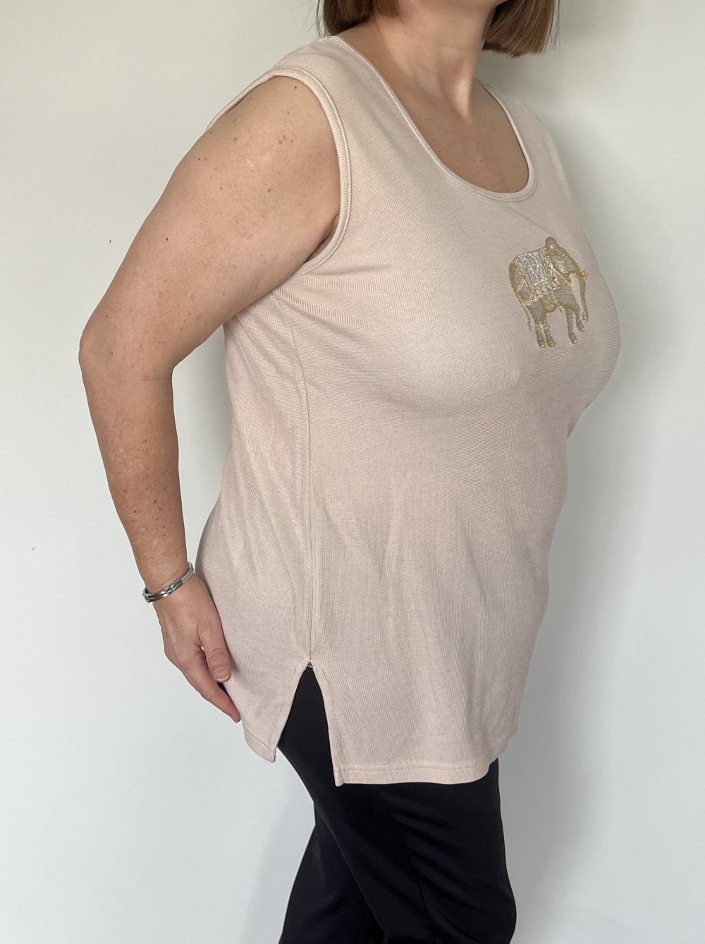 Kiwi Tank Top Gr.44 mit Gold Faden Elefant Stickerei auf der Brust Nude / Rose