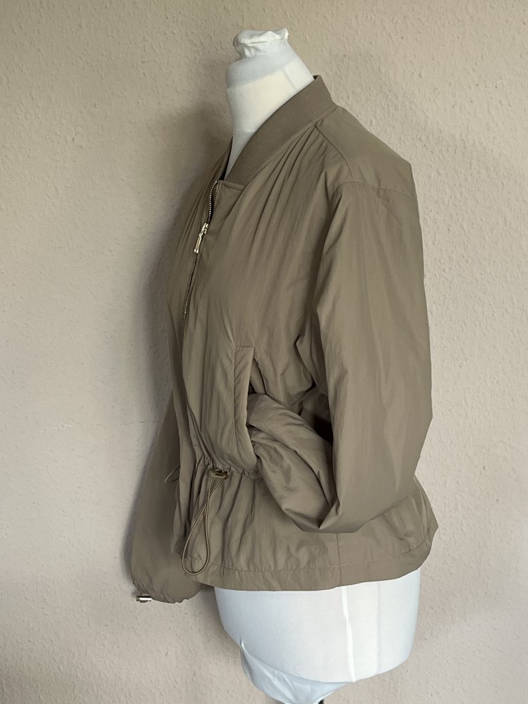 Esprit Übergangsjacke mit Stepfutter Innen Gr.S mittig raffbar