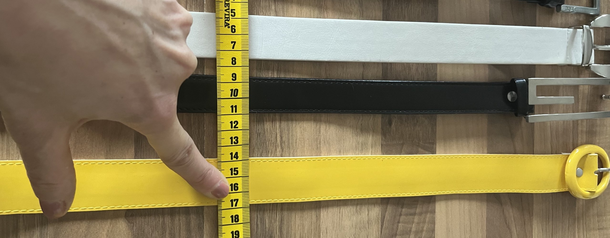 3 schmale Kunstleder Gürtel kaum getragen Gr.XS-S in den Farben schwarz, weiß und gelb