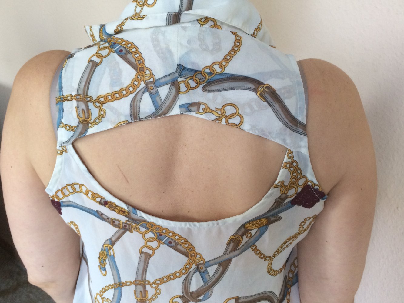 Atmosphere Vokuhila, Cut out Rücken Bluse Gr. M fließender Chiffon
