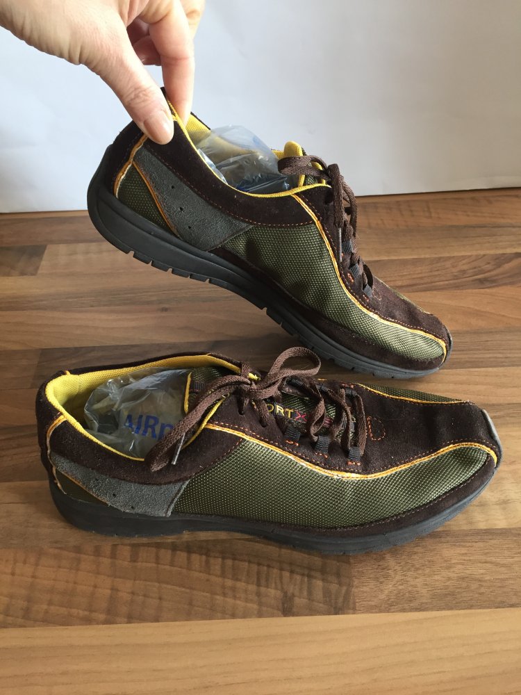 Rockfort Sneaker Gr.39 mit Ledereinsatz und Profilsohle