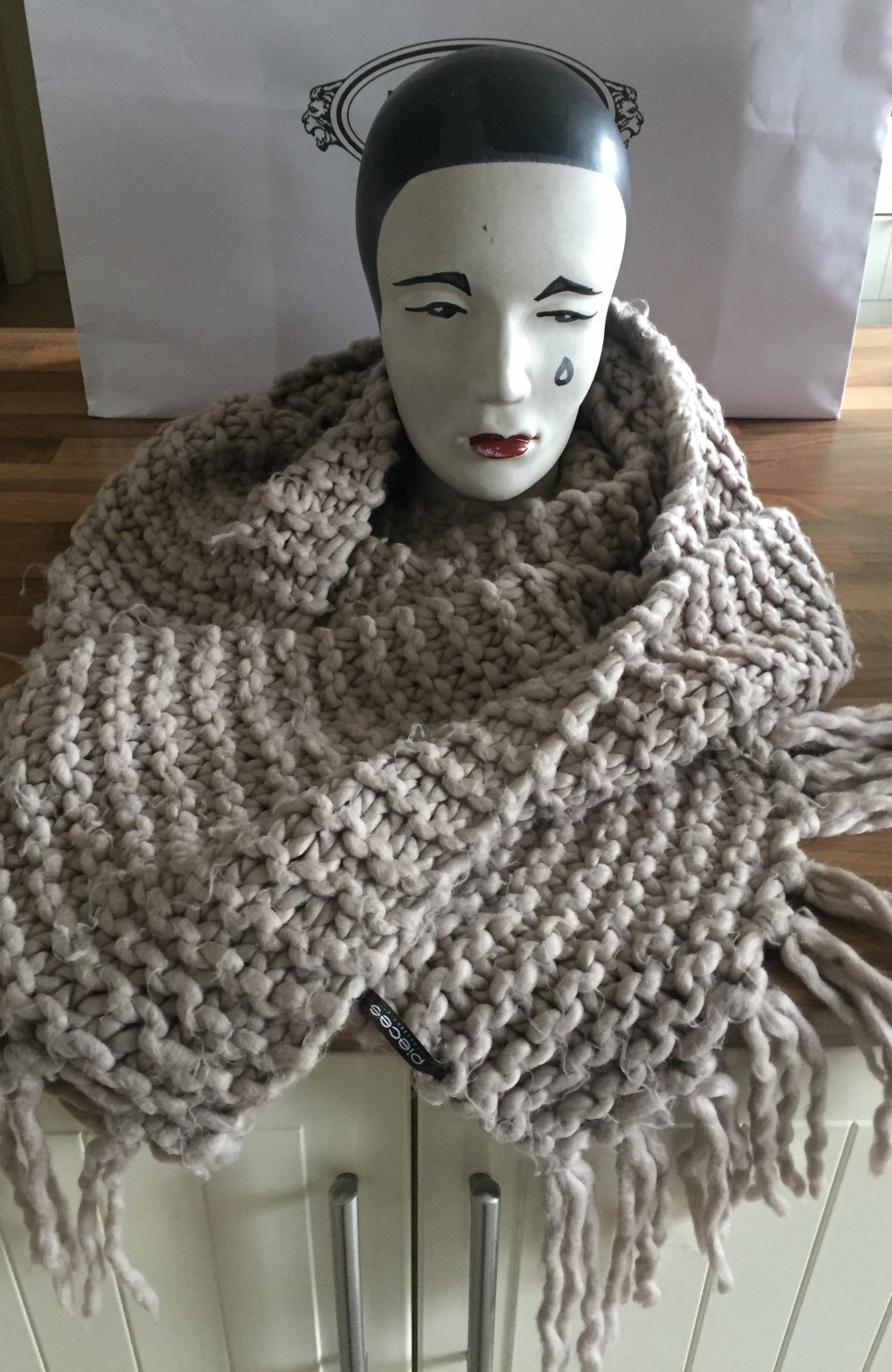 Pieces XXL Grobstirck Strickschal mit Fransen Greige / Rose