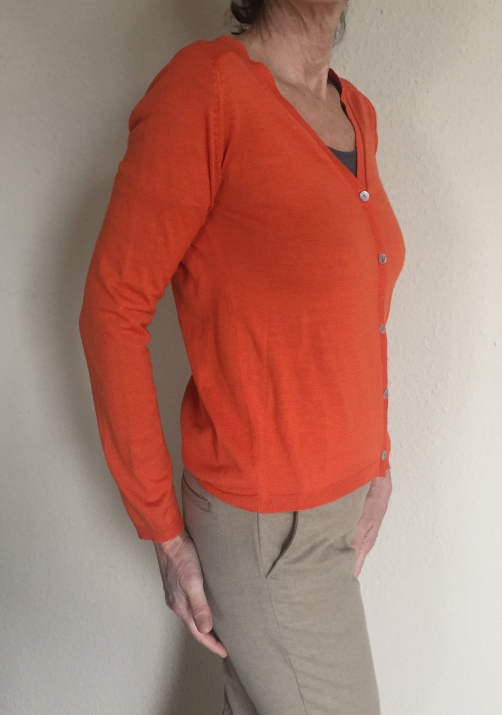 Zara Knit Cardigan Strickjacke Gr. 36/S Orange mit Perlmuttknöpfen, super Feinstrick