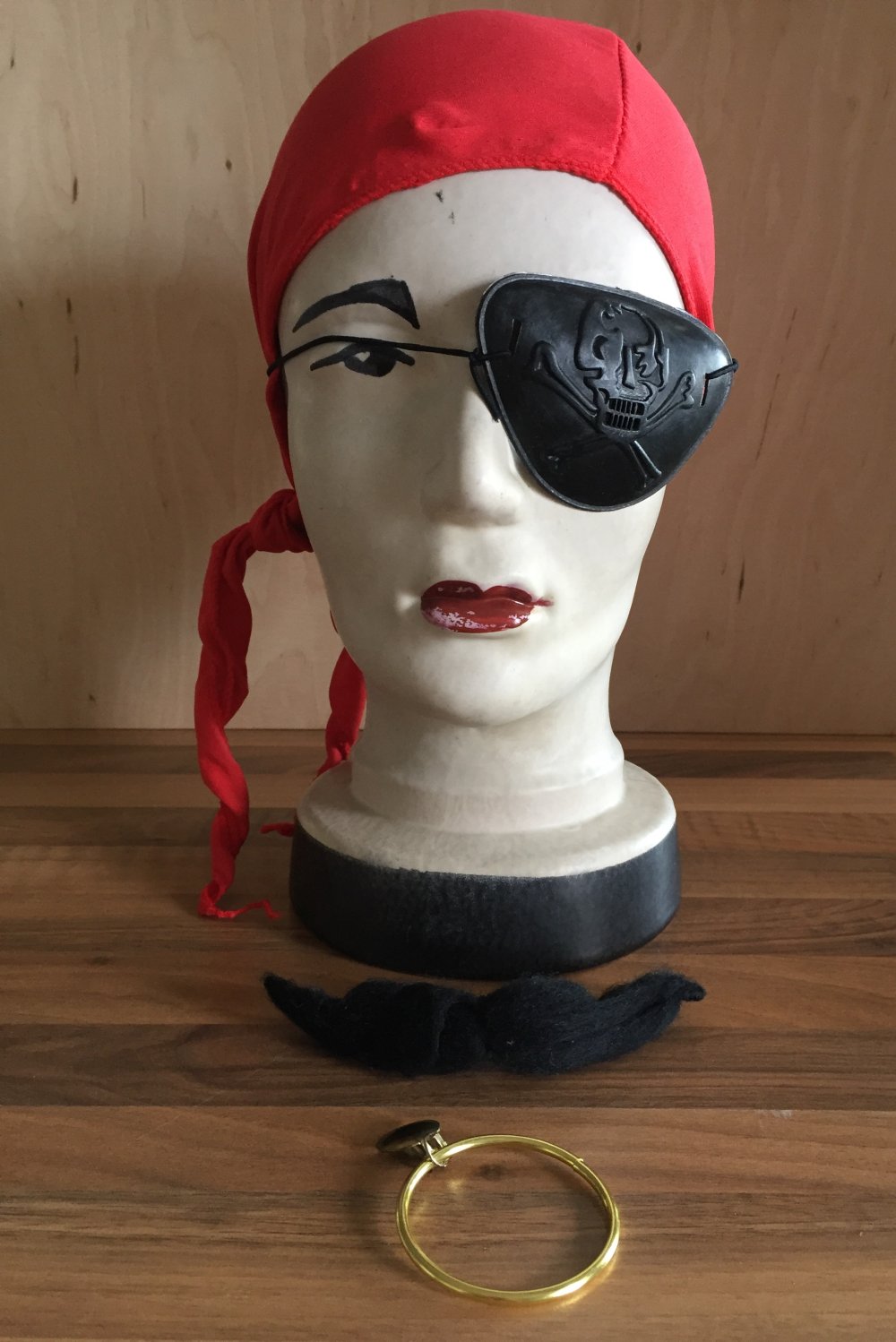 Piraten Set für Karneval: Tuch Augenklappe Ohrring und Schnäuzer