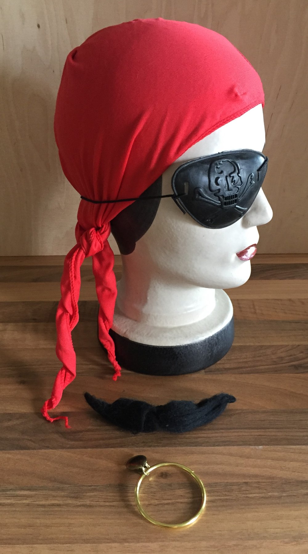 Piraten Set für Karneval: Tuch Augenklappe Ohrring und Schnäuzer