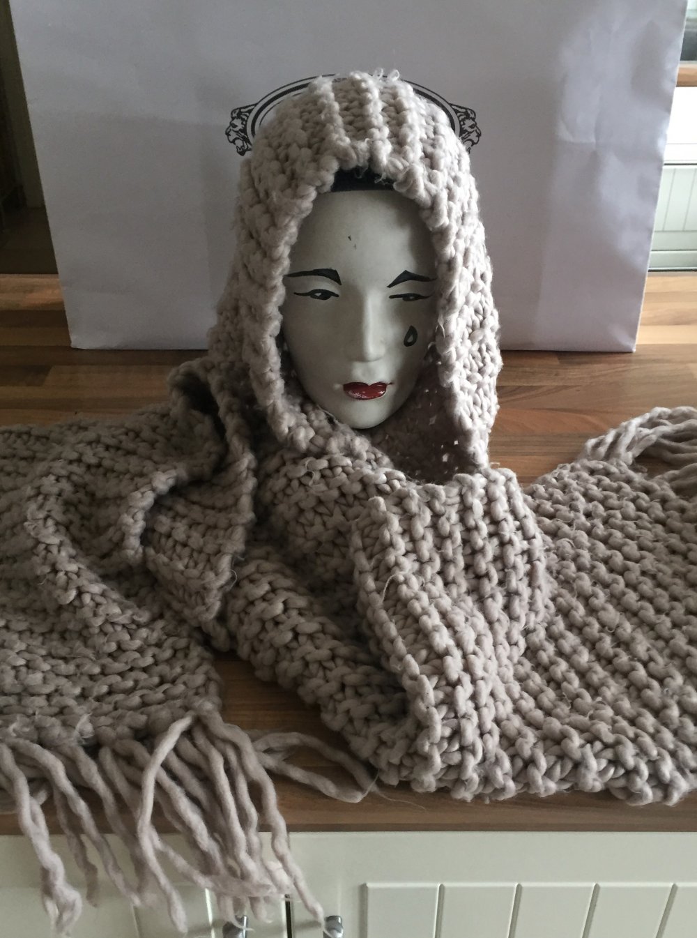 Pieces XXL Grobstirck Strickschal mit Fransen Greige / Rose