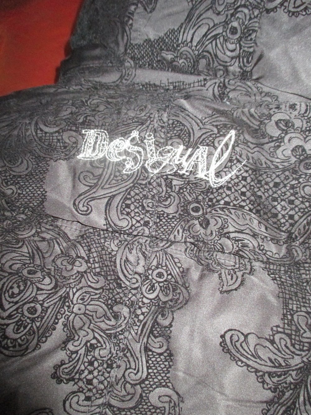 NEU mit ETIKETT * Romantik * Fake Fur * Fellkragen * Kapuzen * Winter * Kurz * Mantel * oder * Long * Jacke mit Flock ''DESIGUAL'' Gr. 38- 40/ S- M * schwarz *