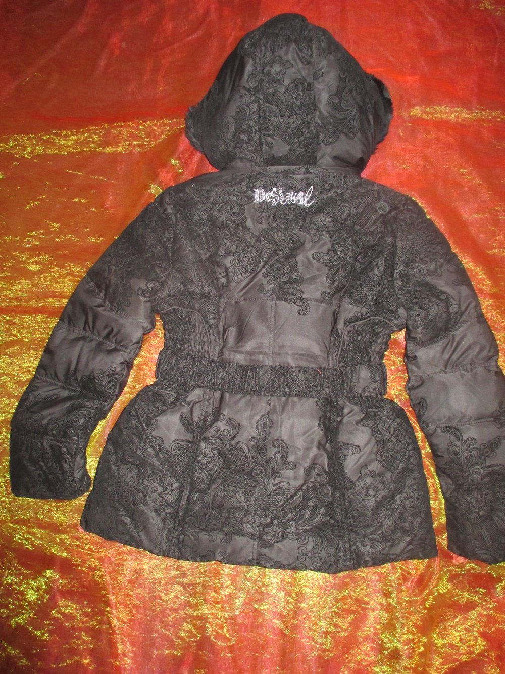 NEU mit ETIKETT * Romantik * Fake Fur * Fellkragen * Kapuzen * Winter * Kurz * Mantel * oder * Long * Jacke mit Flock ''DESIGUAL'' Gr. 38- 40/ S- M * schwarz *