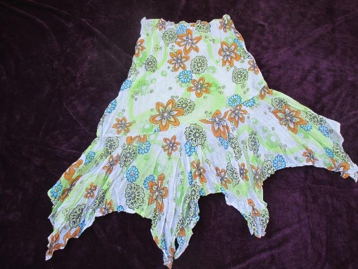 NEU * 70er Jahre * Blumen * Blüten * Flower Power * Elfen * Festival * Hippie * Style * Knitter * Crinkel * Seiden Chiffon * Zipfel * Rock 