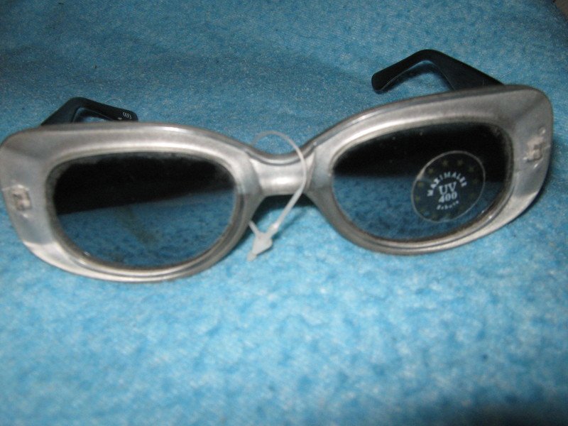 NEU mit ETIKETT * Sexy * ausgefallen * Retro * Pin- up * Rockabilly * Style * DESIGNER * Sonnenbrille * Sun Glasses * silber- grau *