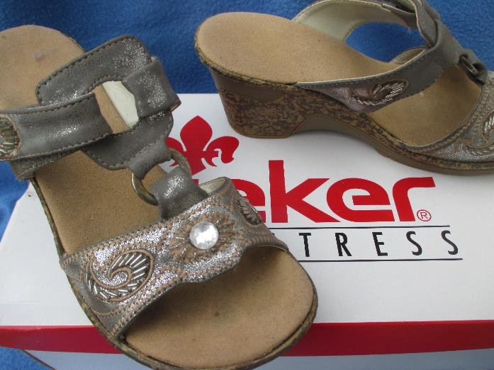 Ausgefallen * edel * Swarovski * Strass * Kristalle * Steine * Pailletten- Stickerei * Echt Leder * Shabby- Style * Keilabsatz * Wedges * Pantoletten * Sandalen * Sandaletten * Schuhe 