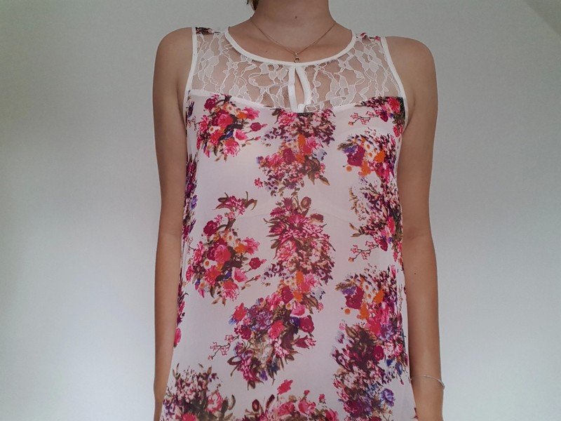 NEU * Bohème * Boho * Festival * Hippie * Style * Rosen * Blüten * Flower * Lace- Spitzen Einsatz * Baby- Doll Style * Ärmelloses * Seiden Chiffon * Blusen * Top 