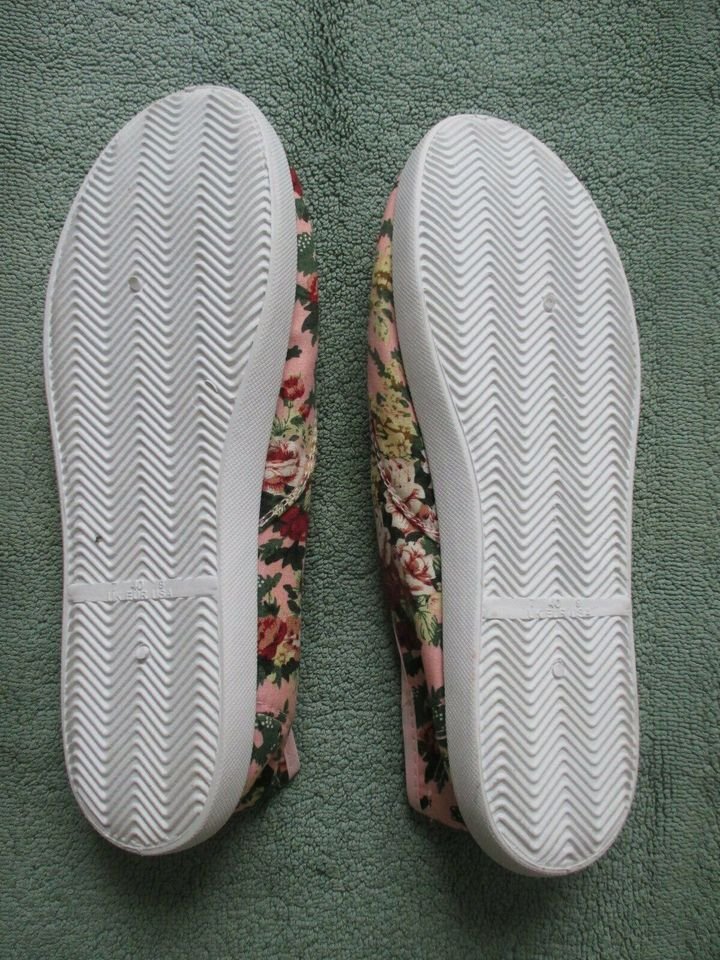 NEU ungetragen * Romantik * Rosen * Blüten * Flower- Power * Freizeit * Stoff * Chucks * Sneaker * Schnür- Schuhe 