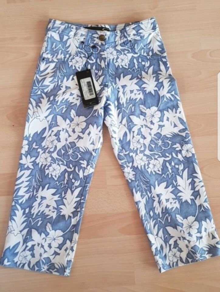 NEU mit ETIKETT * 50er Jahre Rockabilly * Karibik * Blumen * Blüten * Flower Dreiviertel * Capri *  Hose 