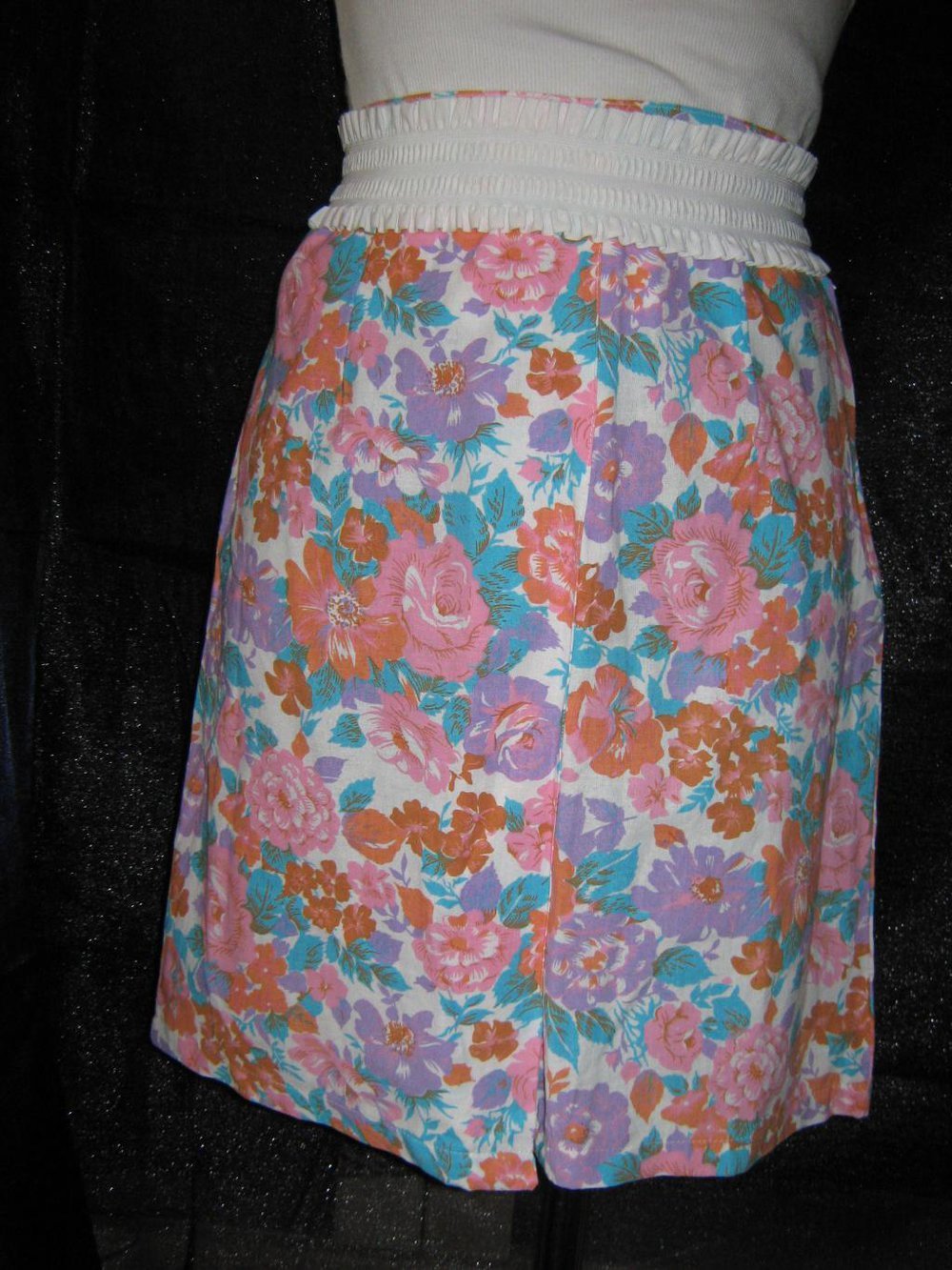 NEU * Rosen * Blüten * Fower- Power * Original VINTAGE * High- Waist * Mini- Rock 