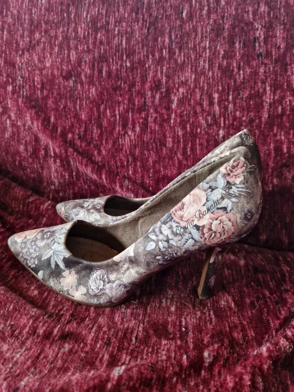 NEU mit Etikett * Ausgefallen * stylisch * Romantik * Rosen * Blüten * Stoff * High Heels * Pumps * Schuhe 