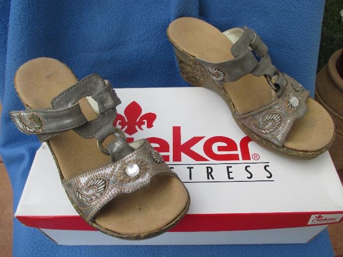 Ausgefallen * edel * Swarovski * Strass * Kristalle * Steine * Pailletten- Stickerei * Echt Leder * Shabby- Style * Keilabsatz * Wedges * Pantoletten * Sandalen * Sandaletten * Schuhe 
