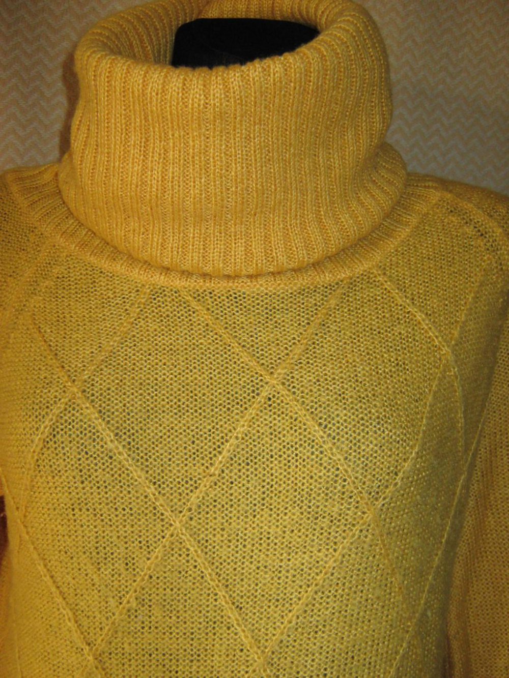 Ausgefallen mit großem Rollkragen * Grob- Strick * DESIGNER * Pullover * Gr. 38, 40- 42/ S- M * Oversize * mais * ocker * sonnen- gelb *