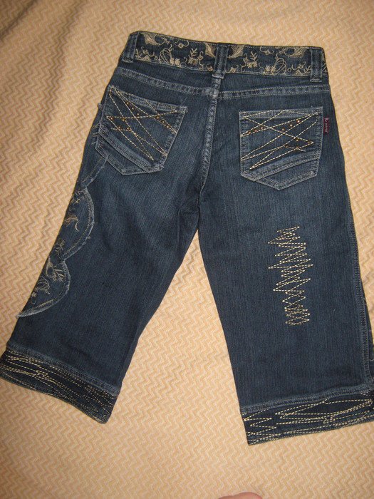 NEU mit ETIKETT * Ausgefallen * Glitzer * Swarovski * Strass * Kristtalle * Gold * Stickerei * Capri * Stiefel * Jeans- Hose 