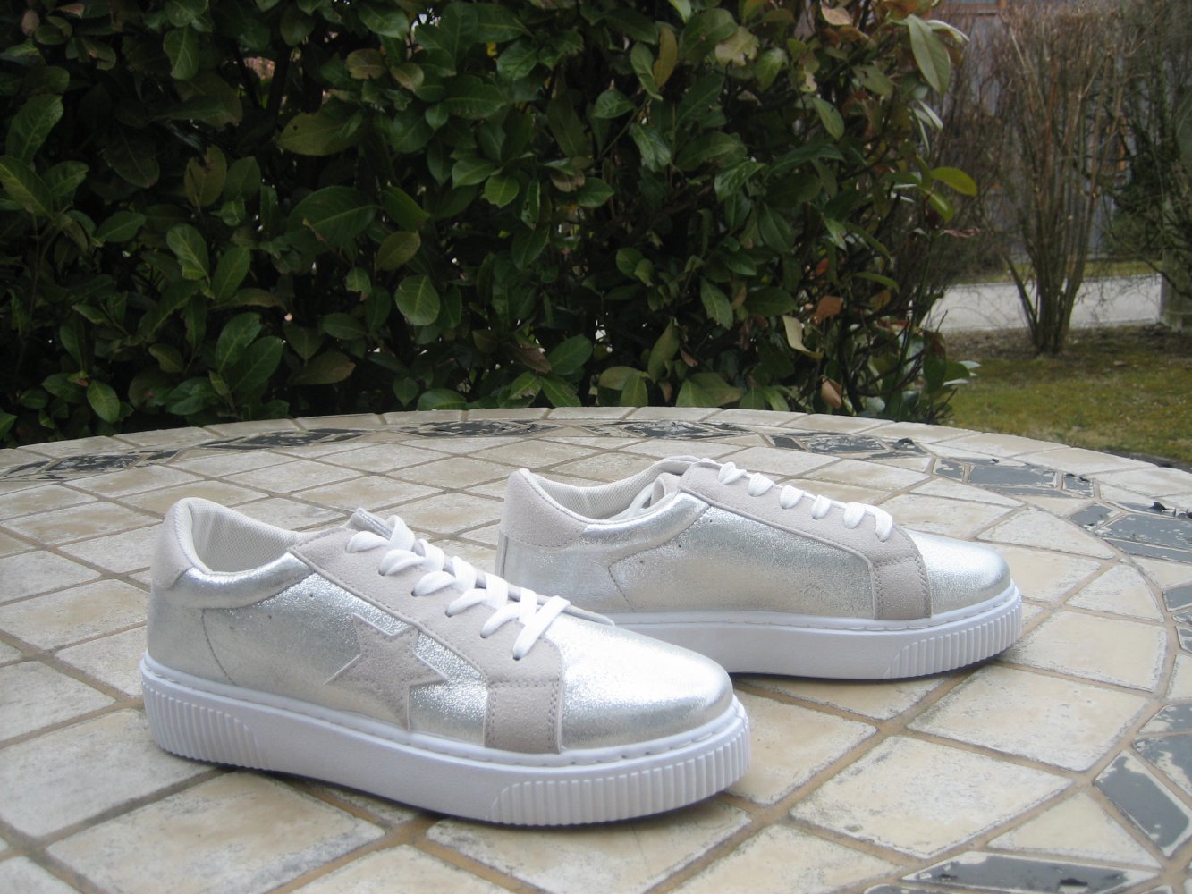 Megatrendige Damen-Sneaker Gr. 40, Nagelneu!! sportiv-edle, unentbehrliche Kombi-Teile!