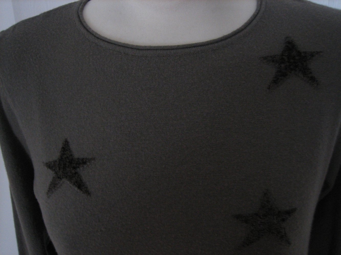 Mega edler Pulli Gr. 42 - super angenehm - vorteilhafter Schnitt - tolles Khaki