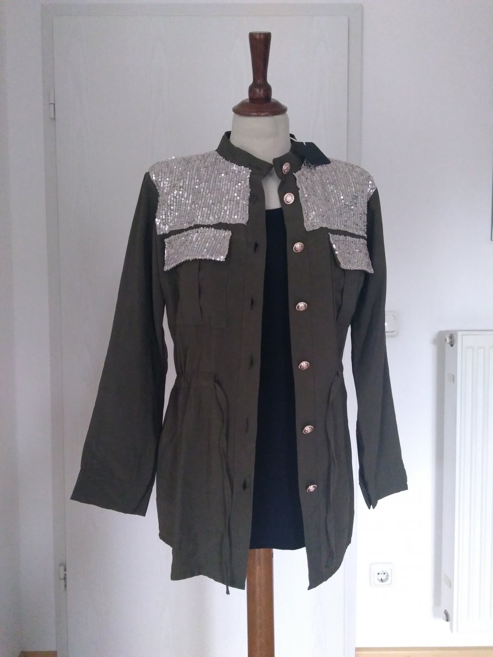 Lässig-edle Bluse Hemd G. 40 -absolut NEU! -weich fließend- Khaki