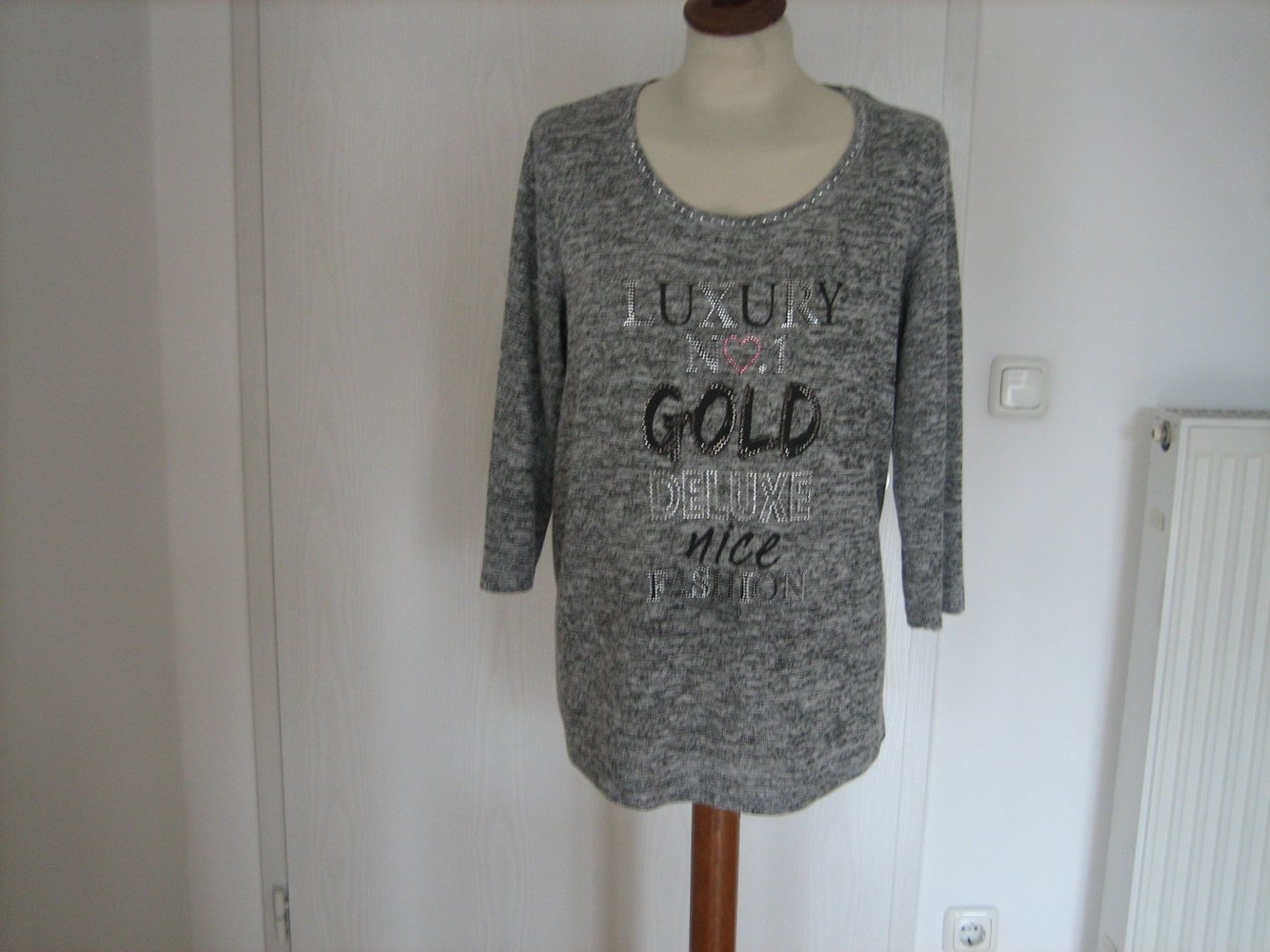 Super edler Damen Pullover Gr. 42 - exclusiver Druck - vorteilhaft + bequem!