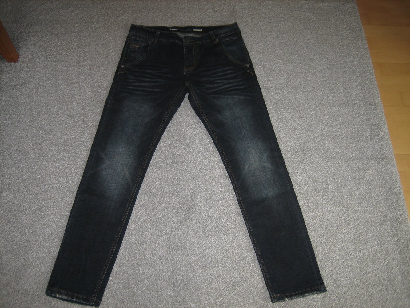 Neue, lässige Herren Jeans Gr. 48/50 - schmale, super Passform - kombistark!