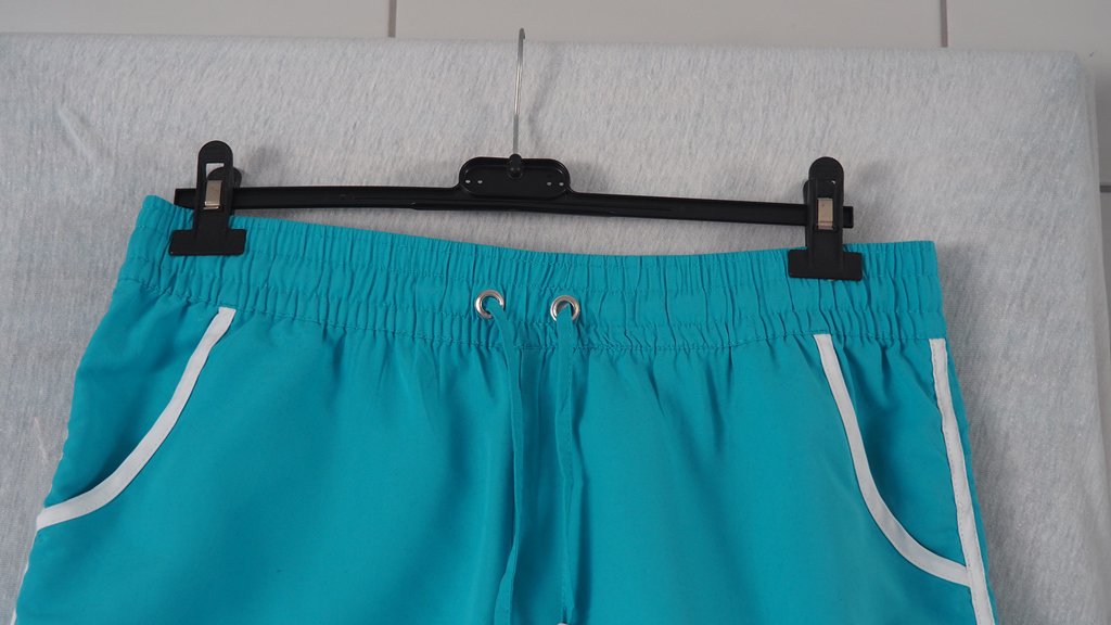 Coole türkise Sporthose, Sommerhose, kurze Hose, Hotpants