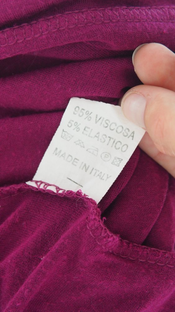 Violettes bis pinkes T-Shirt mit Paris Aufschrift und Glitzerpailetten