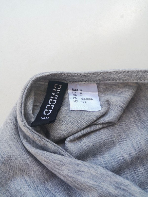 Grauer Body von H&M mit Ciut Outs Gr. S
