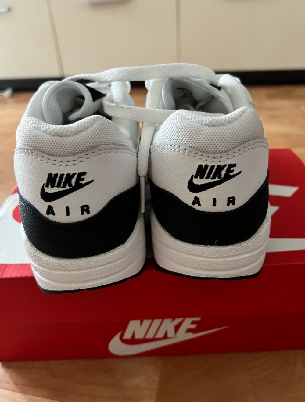 Nike Air Max 1 Essential neu mit OVP
