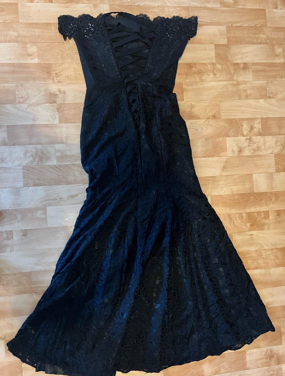 Abendkleid in schwarz schulterfrei