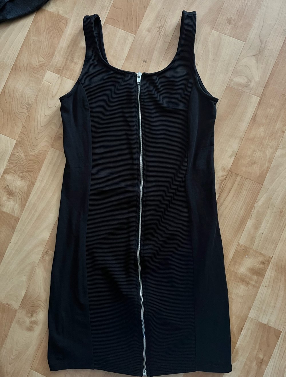 schwarzes Minikleid