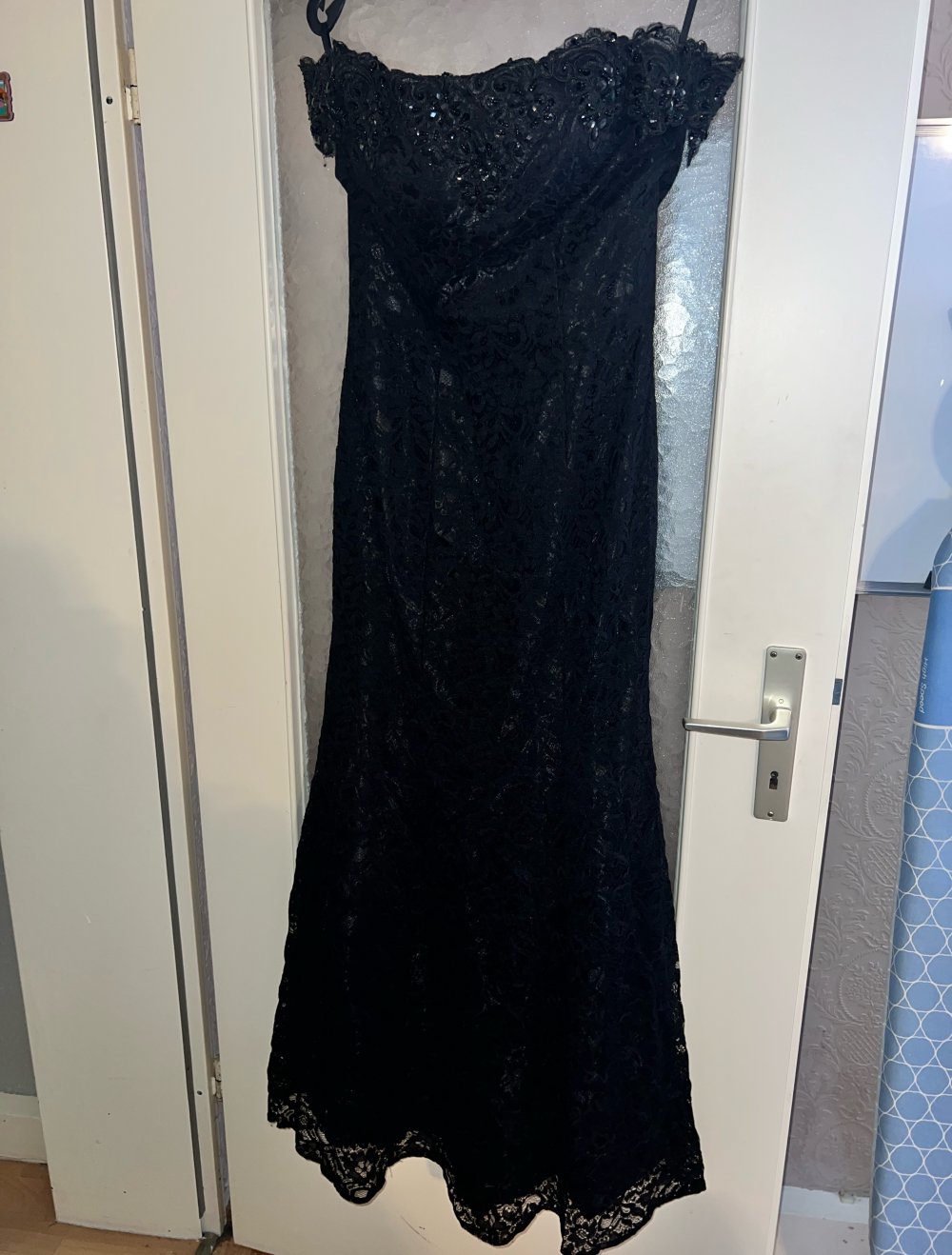 Abendkleid in schwarz schulterfrei