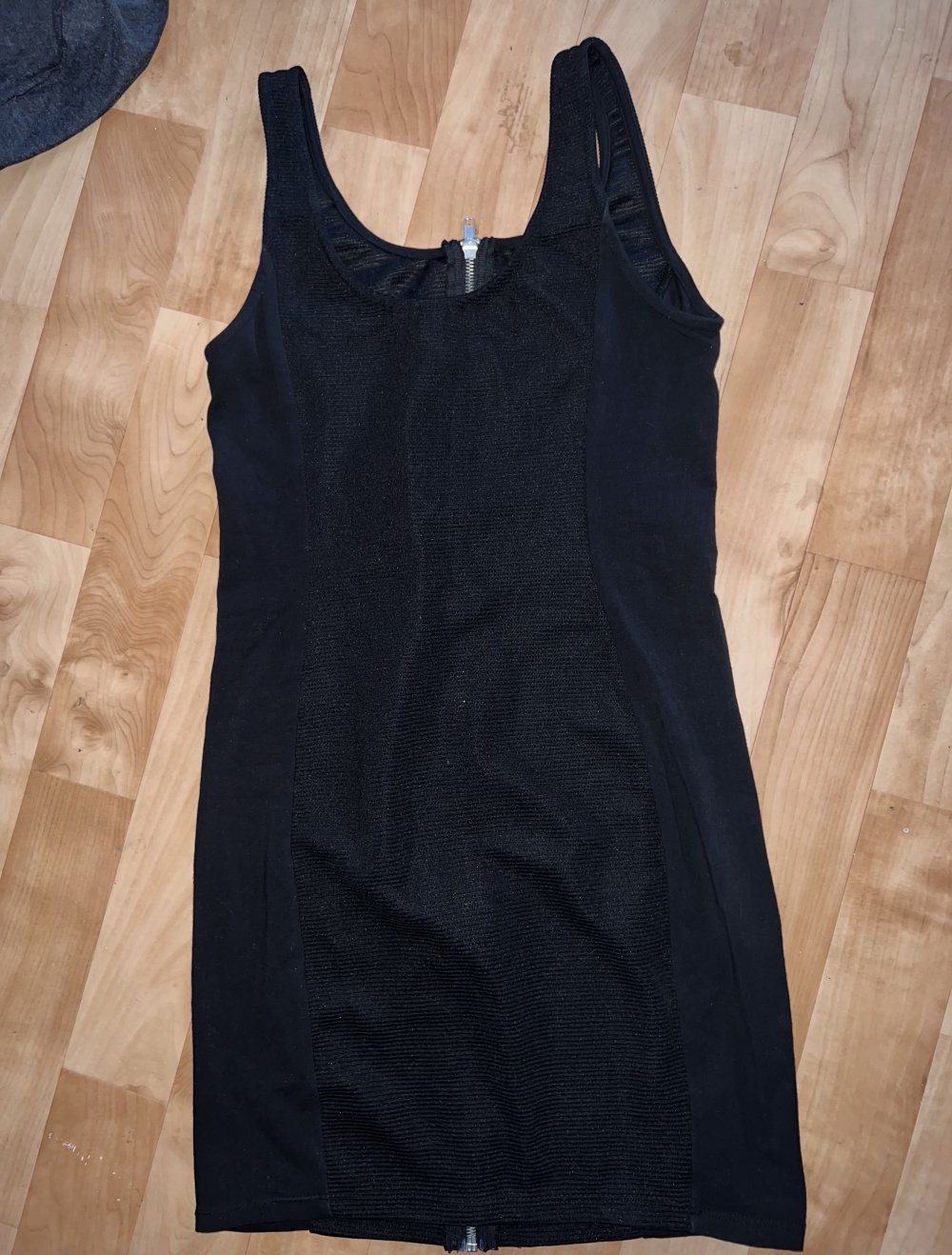 schwarzes Minikleid