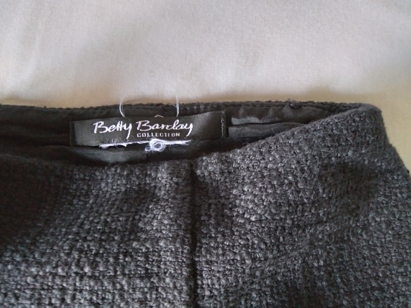 sehr schöner neuwertiger Rock von Betty Barclay Gr.38 dunkelblau