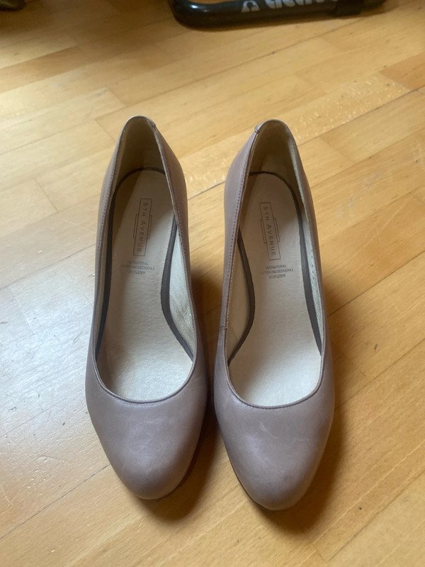 Nude-braun farbige Heels