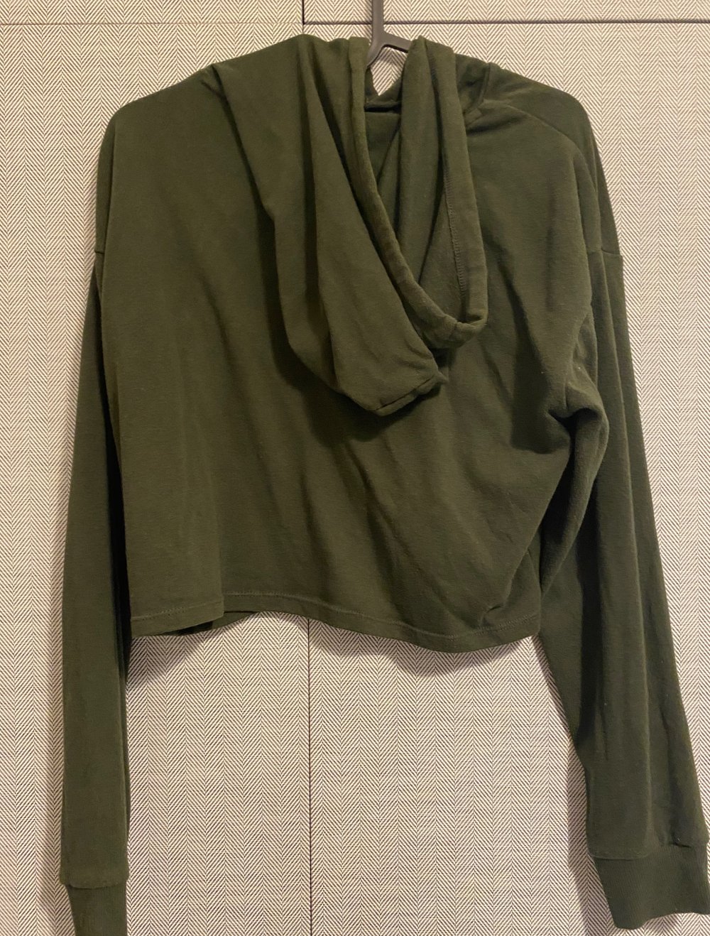 Olivgrünes Sweatshirt