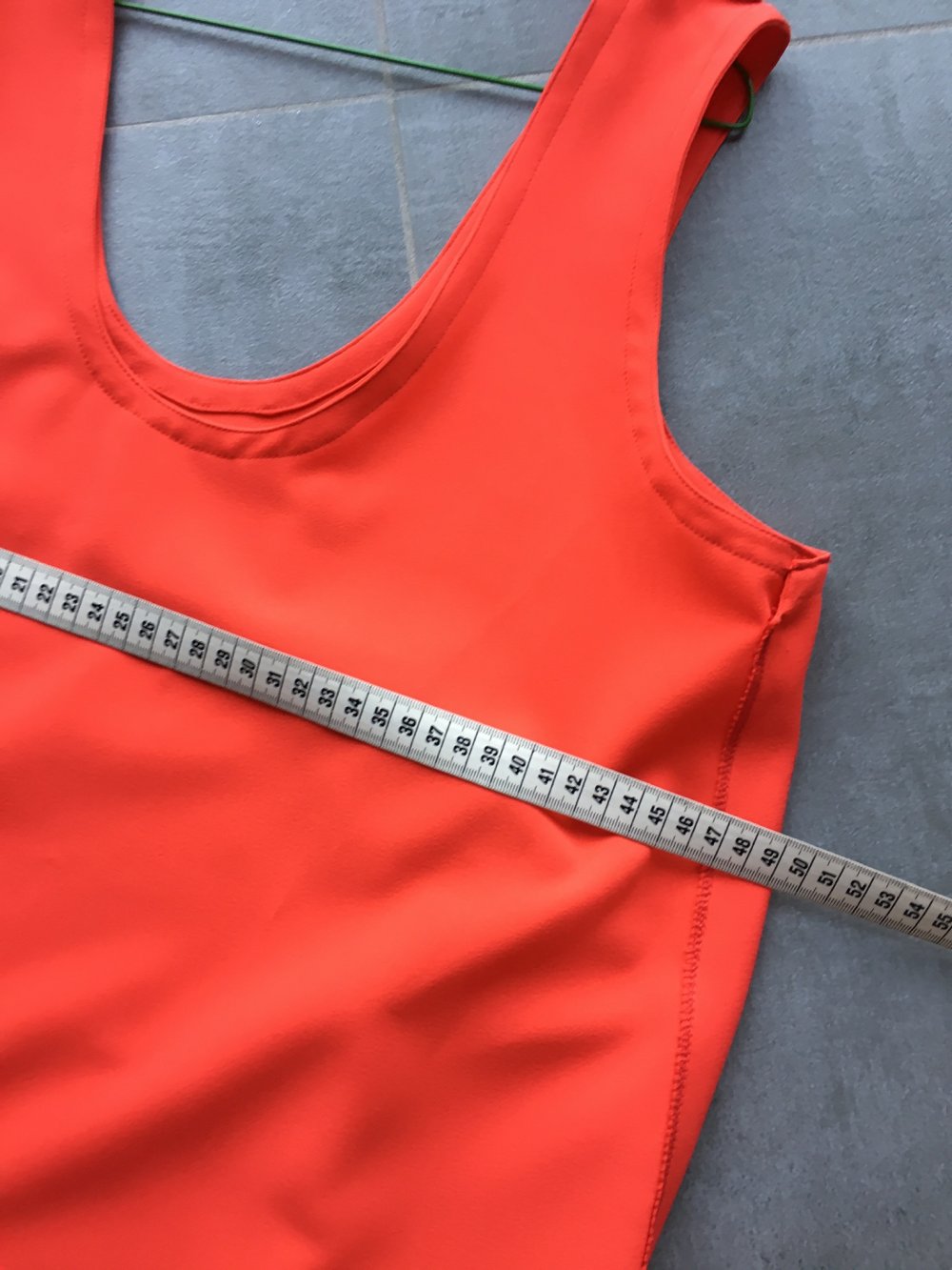 Rotes kleid