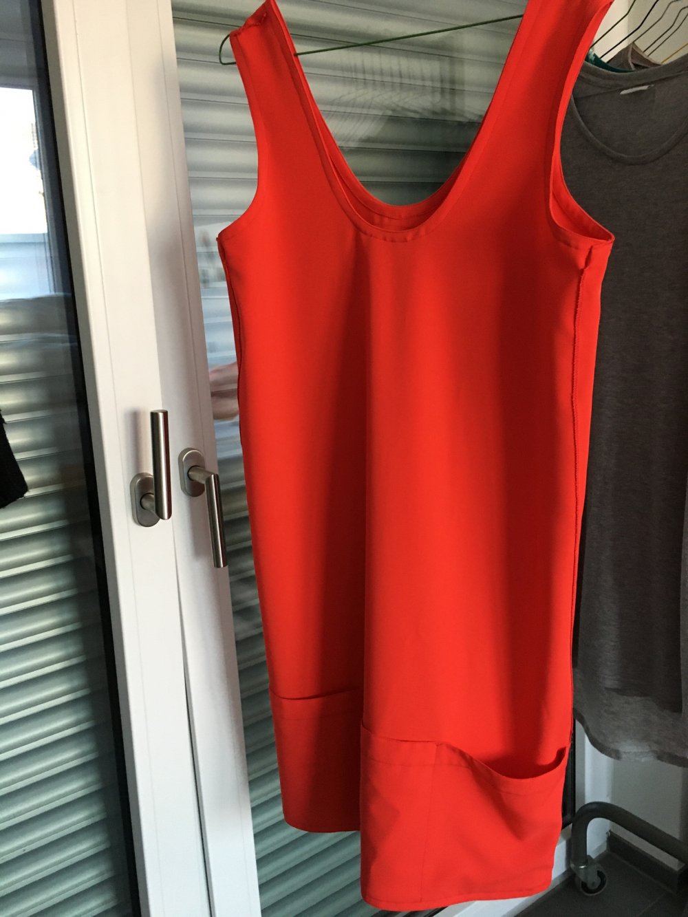 Rotes kleid