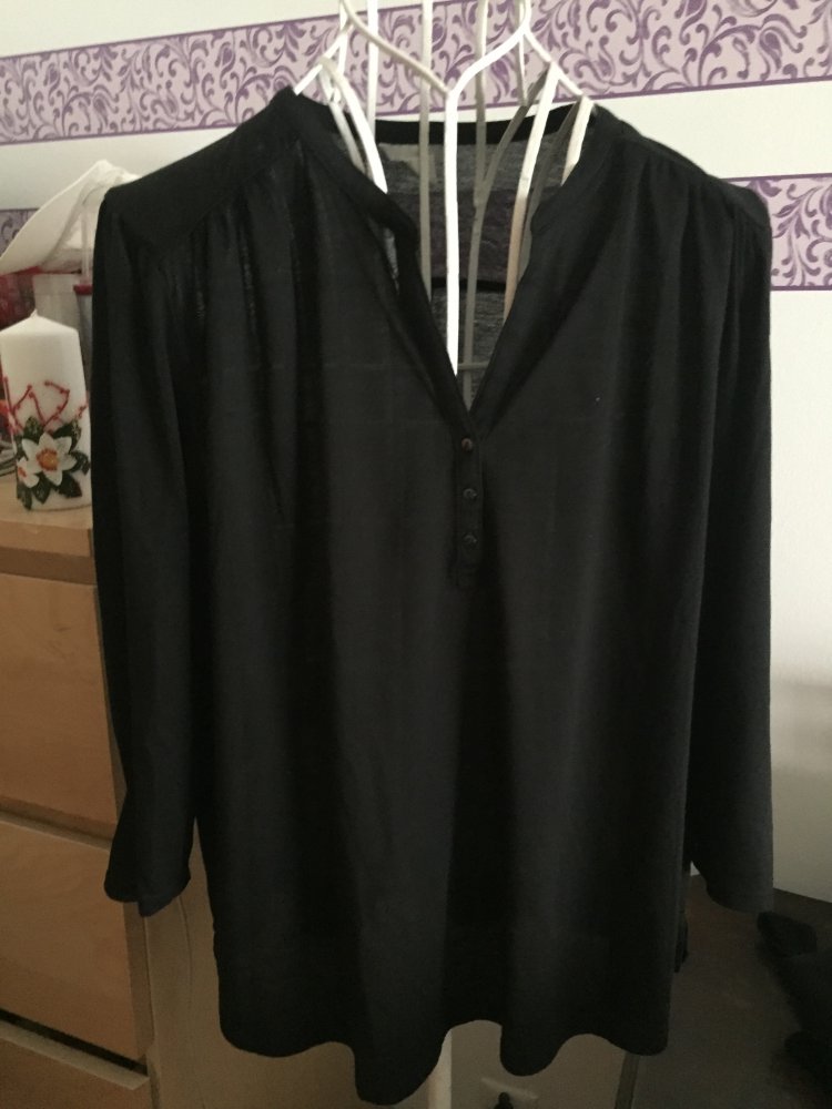 Schwarzes Longsleeve von H&M 