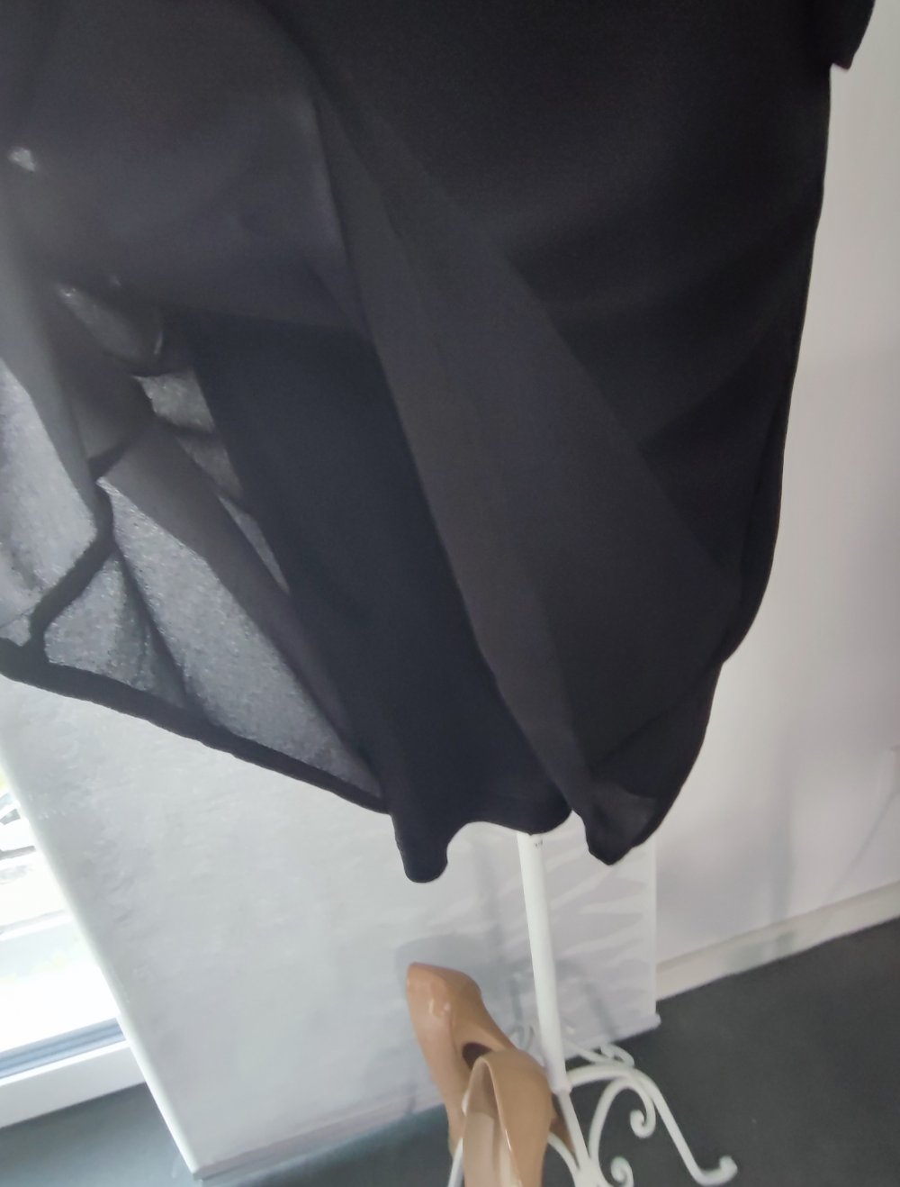 Schwarzes Kleid Cut-Out / Cold-Shoulder 38